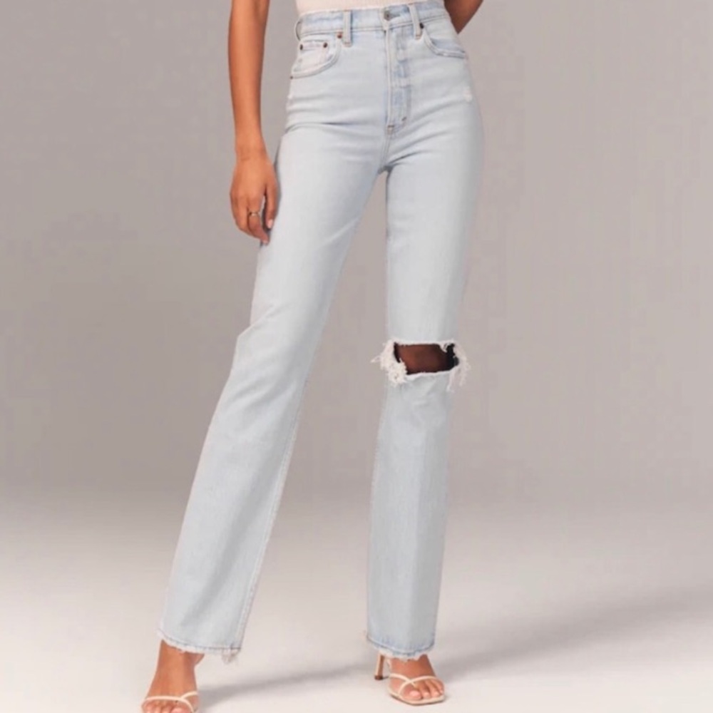 Abercrombie & Fitch Blue High Rise Distressed Jeans Size 27/4